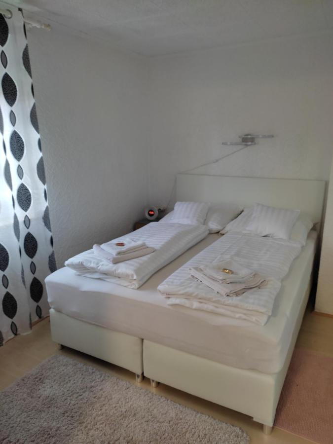 Gästezimmer Boxenstopp Veitsbronn Exteriör bild
