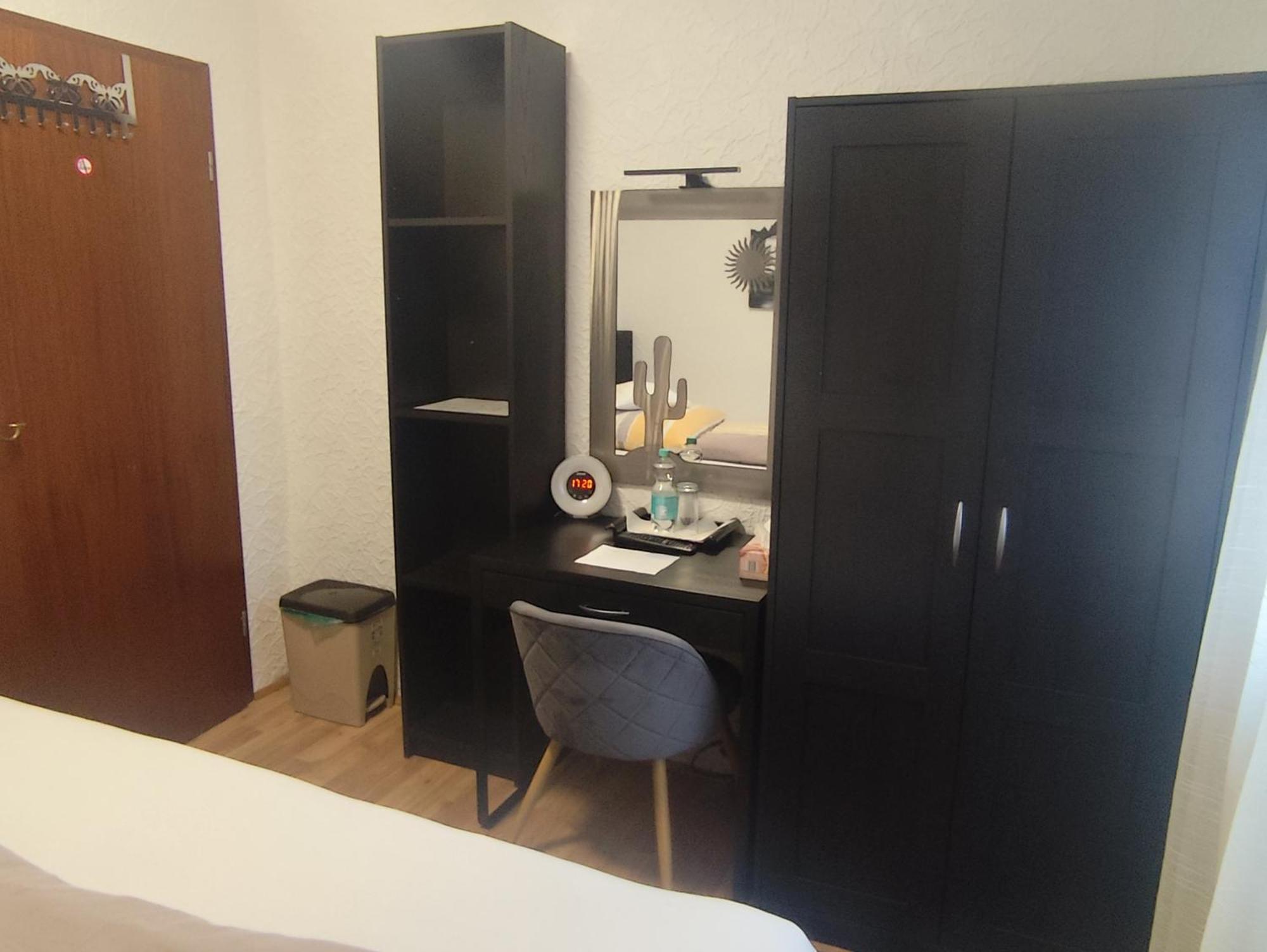 Gästezimmer Boxenstopp Veitsbronn Exteriör bild